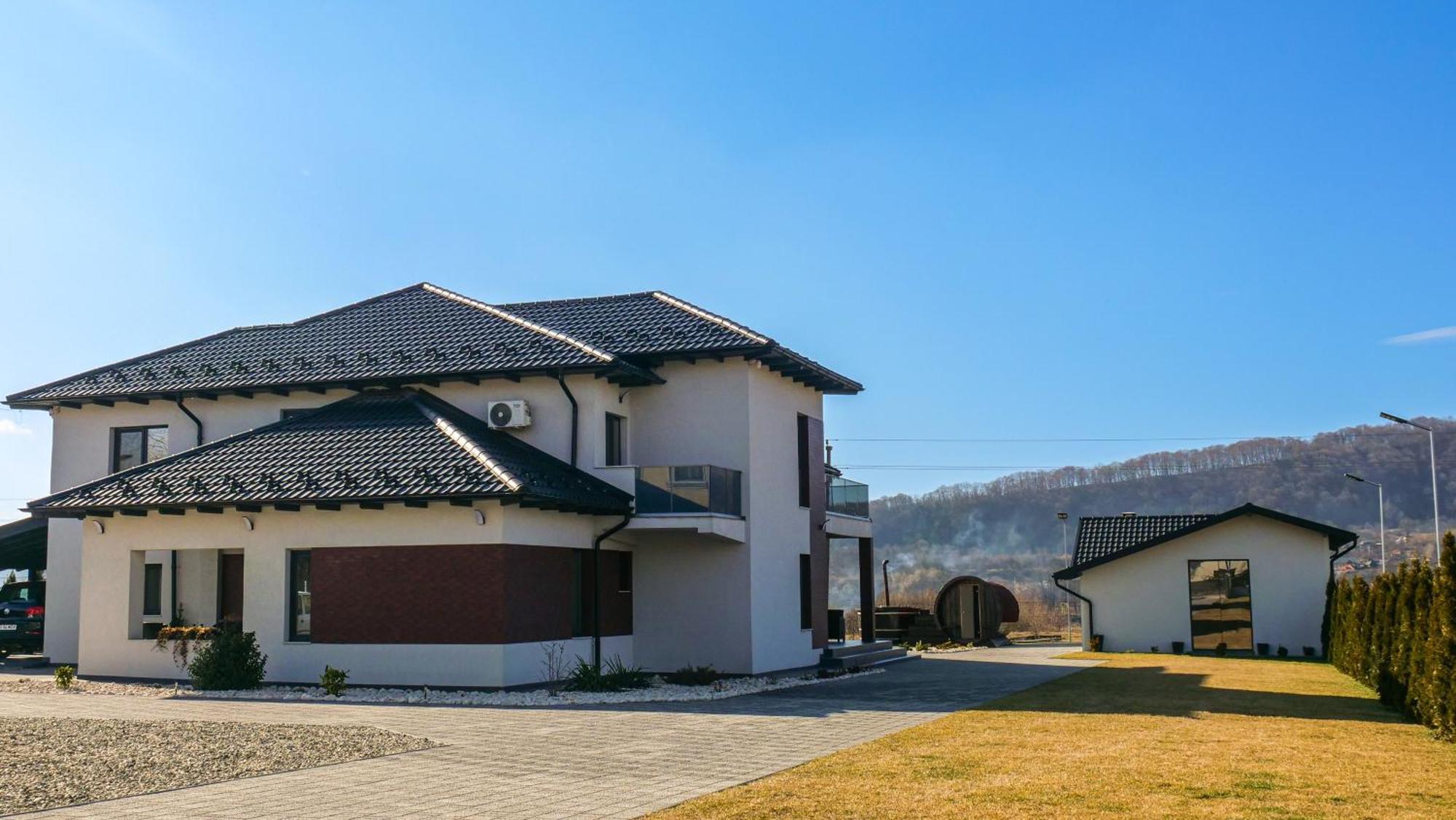 ホテル Casa Ambientt Curtea de Argeş エクステリア 写真