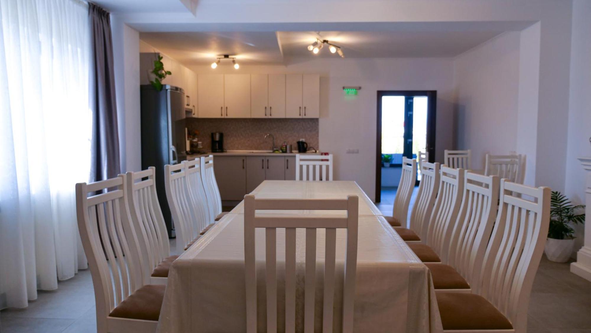 ホテル Casa Ambientt Curtea de Argeş エクステリア 写真